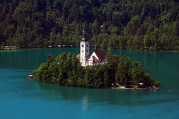 Остров Блед / Церковь на острове - символ озера Блед, церковь Успения Девы Марии.