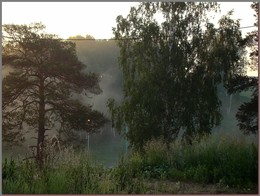ТУМАН / раннее летнее утро,туман над прудом в ложбине поймы речки.