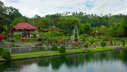 Имитация рая / Архитектурно-парковый комплекс в Индонезии