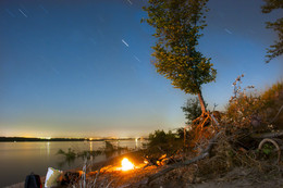 ...у костра. / Ночь,берег Волги.