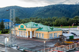 ЖД вокзал в Междуреченске / Железнодорожный вокзал в Междуреченске. Красивый Междуреченск.
