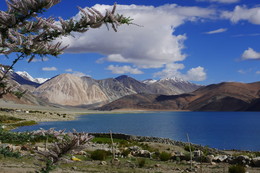 Горное озеро / Гималаи, на границе Индии и Китая