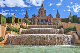 Барселона / Национальный музей
Под крышей Национального музея нашли приют художественные коллекции двух музеев, существовавших когда-то самостоятельно, — Музея искусств Каталонии и Музея современного искусства.