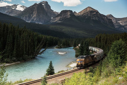 Дуга Моранта / Знаменитое место, с которого фотографы любят снимать проходящие поезда. Это дуга Моранта на Канадской Тихоокеанской магистрали. Названа так в честь штатного фотографа железной дороги - Николаса Моранта.
