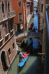 Из окна / Венеция, канал Вико.