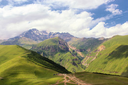 В горах Казбеги / в горах Казбеги
