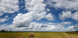 Облака гуляют по полю / с.Жарки, Ивановская область