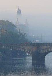 На рассвете...... / Прага. Вид на Вышеград. Май