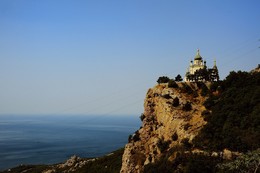 Форосская церковь. Крым. 412 метров над уровнем моря / Больше фото по ссылке: http://steklo-foto.ru/photogellary