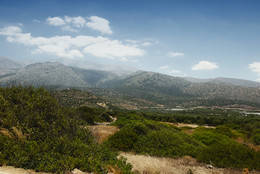 И снова горы. / Вид на горную цепь в районе развалин близ Малии. Крит