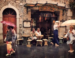 Дождливый день в Таормине / По улочкам Таормины, Сицилия