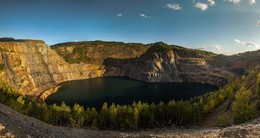 Затопленный карьер / п.Иркускан