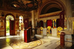 Инкерманский монастрырь, храм в скале / Больше фото по ссылке: http://steklo-foto.ru/photogellary