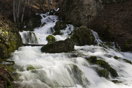 Крымский источник / Россия. Крым. Водопад-источник в большом каньоне.