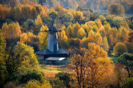 Старая мельница в осеннем / В долине Истры