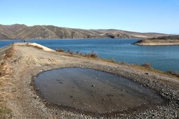 На дамбе Енисея / Вид на Енисей с береговой дамбы, сберегающей посёлок от разлива реки. https://cloud.mail.ru/public/BKpP/faGfCQGZ4 https://cloud.mail.ru/public/96bR/YpMjQJtE4