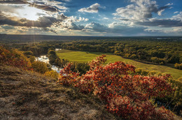 Приятна мне твоя прощальная краса... / Осень на берегу реки Северский Донецк, снято близ села Кривая Лука.
http://www.youtube.com/watch?v=Kizt1yIh9cs