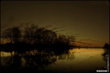 Рассвет над каналом / зима 2008, г. Слоним, река Щара, канал Агинского
Река медлено уплывает за горизонт...