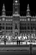 'men in black' / the City Hall of Vienna (Rathaus).