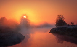 Туманное утро / морозный рассвет над рекой