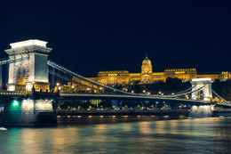 Мост Сечени Будапешт / Вид на королевский дворец и мост Сечени в огнях вечернего города