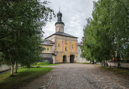 Церковь Иоанна Лествичника и Феодора Стратилата в Кирилло-Белозерском монастыре. / ***