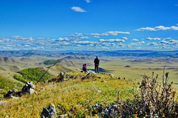 Двое и бесконечность / на одной из сопок, неподалеку от г.Эрдэнэт (Монголия)