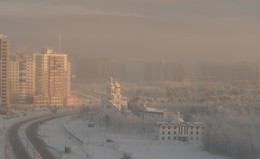 Морозный туман / Городской вид в очень морозный день.