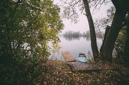 Осенний пейзаж с лодкой / Пено, Тверская область
