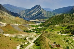 между хребтами.. / в горах Дагестан, по дороге на Хунзахское плато