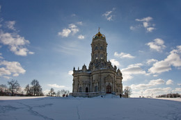 Церковь Знамения Пресвятой Богородицы в Дубровицах / Единственный в России храм, увенчанный золотой короной.