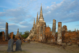 &nbsp; / Утро на руинах буддистского храма Wat Phra Si Sanphet. Аюттхая. Таиланд