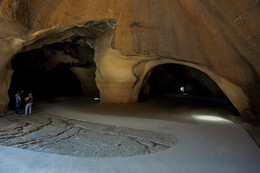 Изгиб не гитары / Элемент колокольной пещеры около поселения Бейт Джубрин,в Израиле.