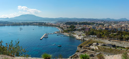 На острове Корфу. / Небольшая панорама порта и столицы греческого острова Корфу.