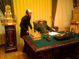 В кабинете губернатора / Астраханский Краеведческий Музей, выставочный зал XIX век.