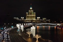 Сталинская высотка_Новый год 2018 / С моста "Зарядье", вид на сталинскую высотку