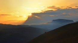 Закат / Вечернее солнце над Малым Бермамытом