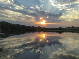 Жаркое лето. Закат солнца. / Жаркое лето на реке Быстрая Сосна.
