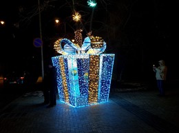 С Рождеством! / Не бойтесь дарить согревающих слов
И добрые делать дела,
Чем больше в огонь вы положите дров,
Тем больше вернется тепла....
/инет/