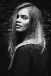211 / фото: Марина Щеглова 
модель: Мария Акентьева 
локация: Своя фотостудия