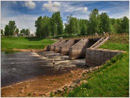 Старая плотина / Старинная плотина на реке Тихвинке. Реставрация и частичная реконструкция. Город Тихвин.
