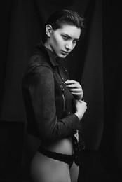 219 / фото, образ: Марина Щеглова
модель: девочка из рекламы KENZO в VOGUE Валерия Потапенко
модельное агентство: ESKIMO MM