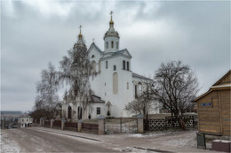 Борисоглебская церковь / (официальное название - Собор святых мучеников-страстотерпцев благоверных князей Бориса и Глеба) - памятник готической архитектуры эпохи Великого княжества Литовского XVI века, самый древний храм города Новогрудка. Он относится к храмам, приспособленным к обороне.