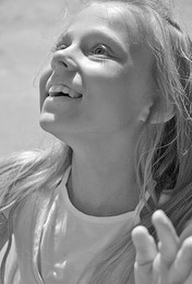 Пузырики / девчушка ловит мыльные пузыри