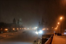 Темная сторона / Вечером восприятие города становится немного другим, более таинственным, на этой картинке тоже есть тайны...