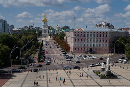 Стольный град Киев / Снято с колокольни Михайловского собора, Вид на Софиевский собор. Справа комплекс памятник княгине Ольге. а дальше за домом пл. Богдана Хмельницкого, \памятник не виден из за дома, он стоит перед Софиевским собором./ Это потом отдельным фото .