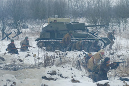 В честь прорыва блокады Ленинграда / Фрагмент военно-исторической реконструкции войсковой операции &quot;Январский гром&quot; по освобождению Красного Села. Один из этапов прорыва блокады Ленинграда в годы Великой Отечественной войны. Атака Красной Армии