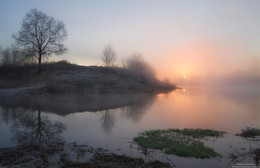 Прохладным, апрельским утром. / Город Дубна, деревня Козлаки. Река Дубна.