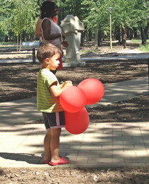 red balloons / red balloons