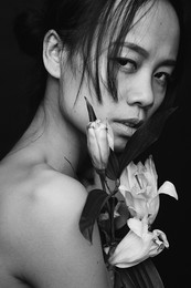261 / фото: Марина Щеглова
модель: Линь Хоанг (Сидоренко)
локация: Своя фотостудия

фото без ретуши))